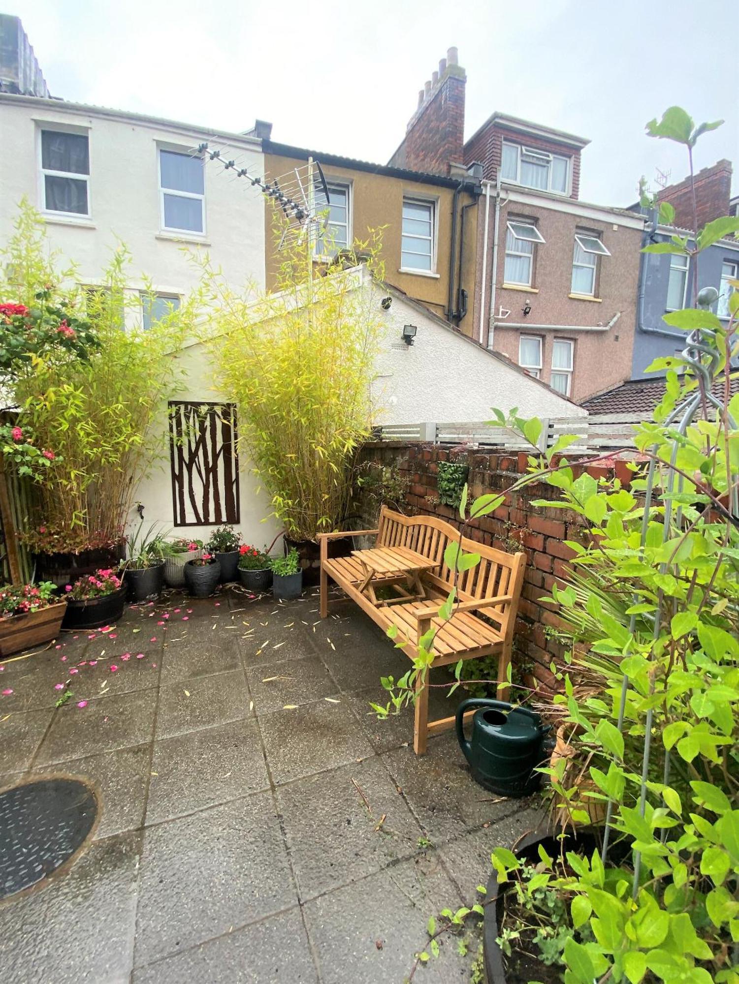 Contemporary Eco-home Near Harbourside *